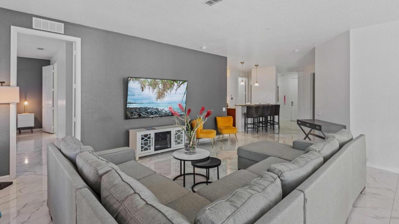 4840 One-of-a-kind luxury 4 BD at VistaCay #107 - Image 5