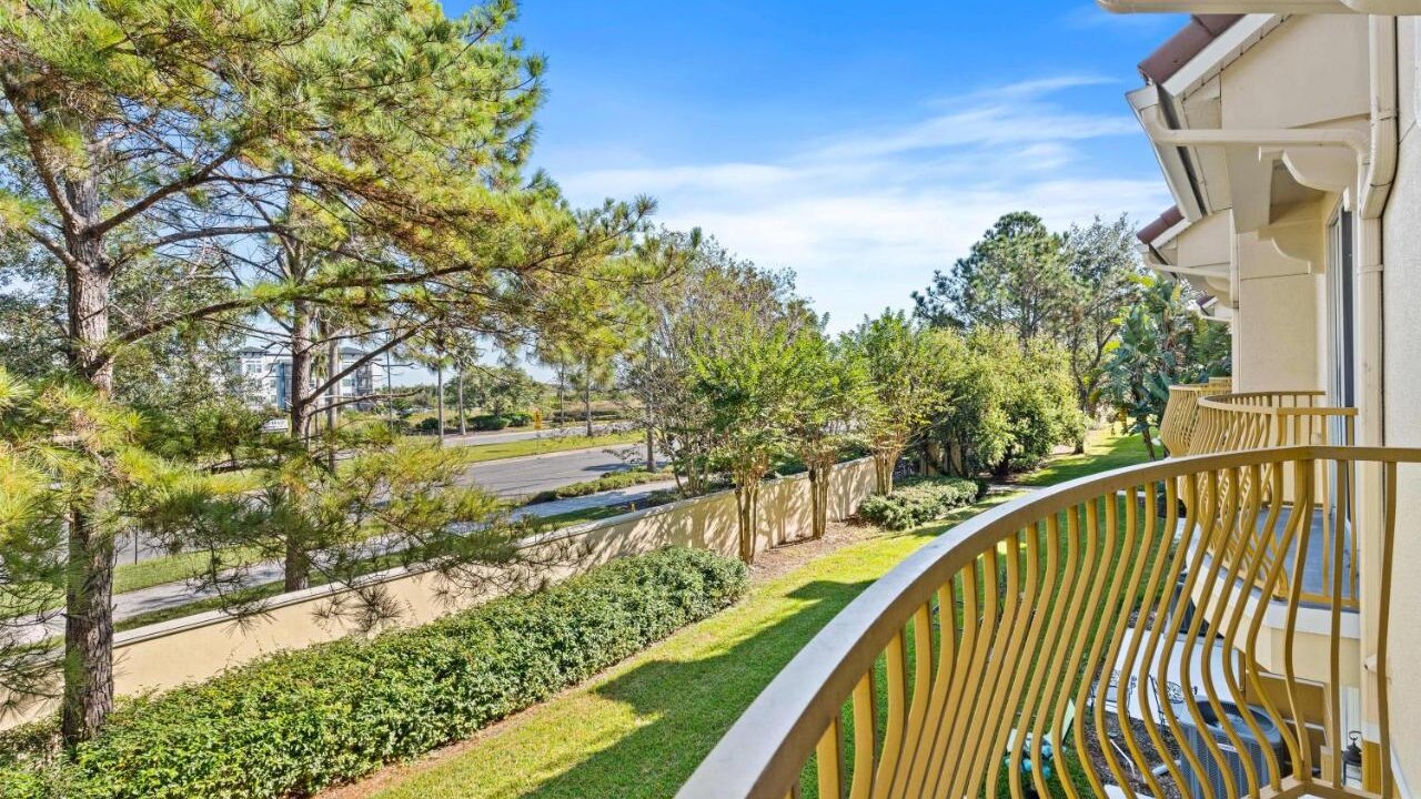 4845-144 Modern Multi-Story 3-BD Condo at VIstaCay - Image 3