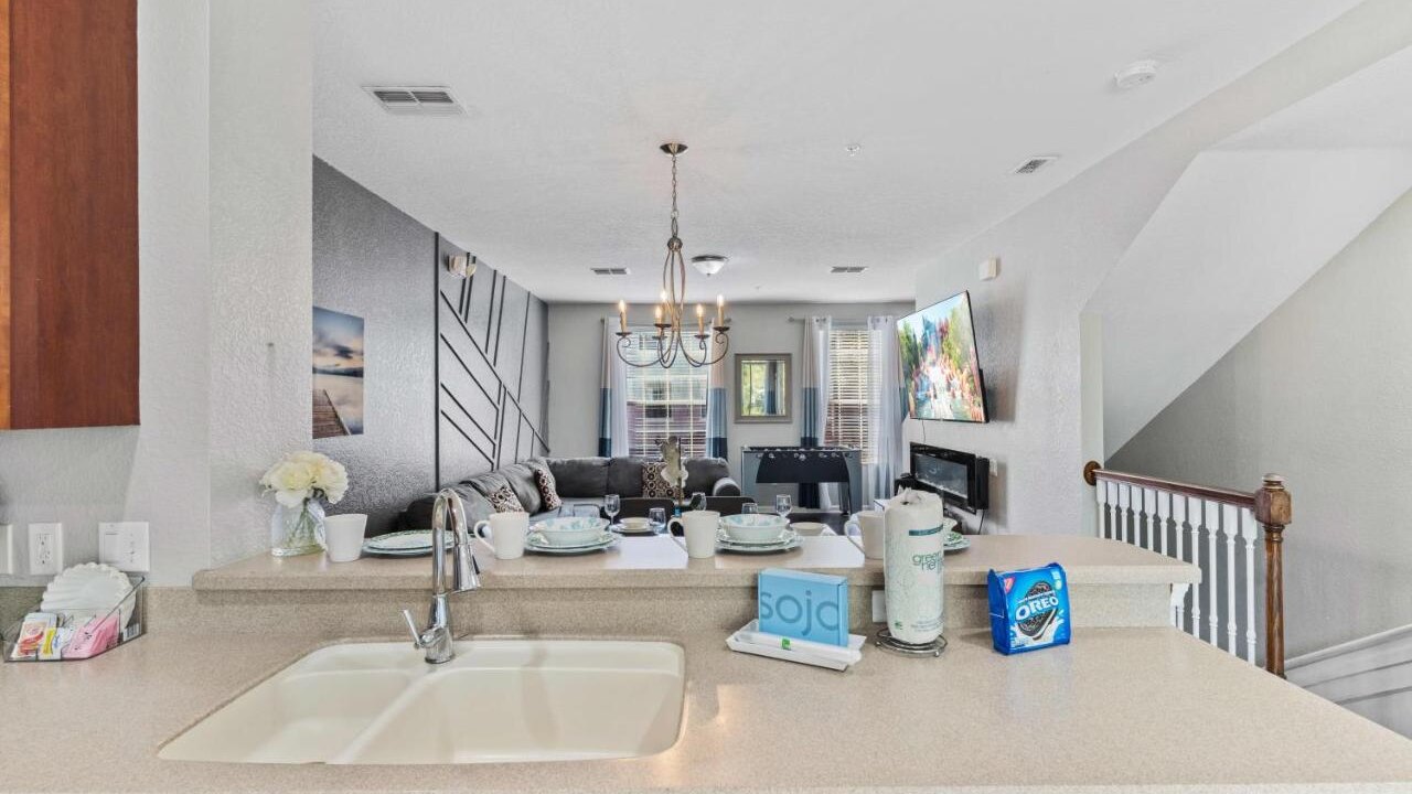 4845-144 Modern Multi-Story 3-BD Condo at VIstaCay - Image 18