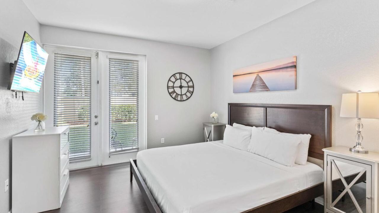 4845-144 Modern Multi-Story 3-BD Condo at VIstaCay - Image 21