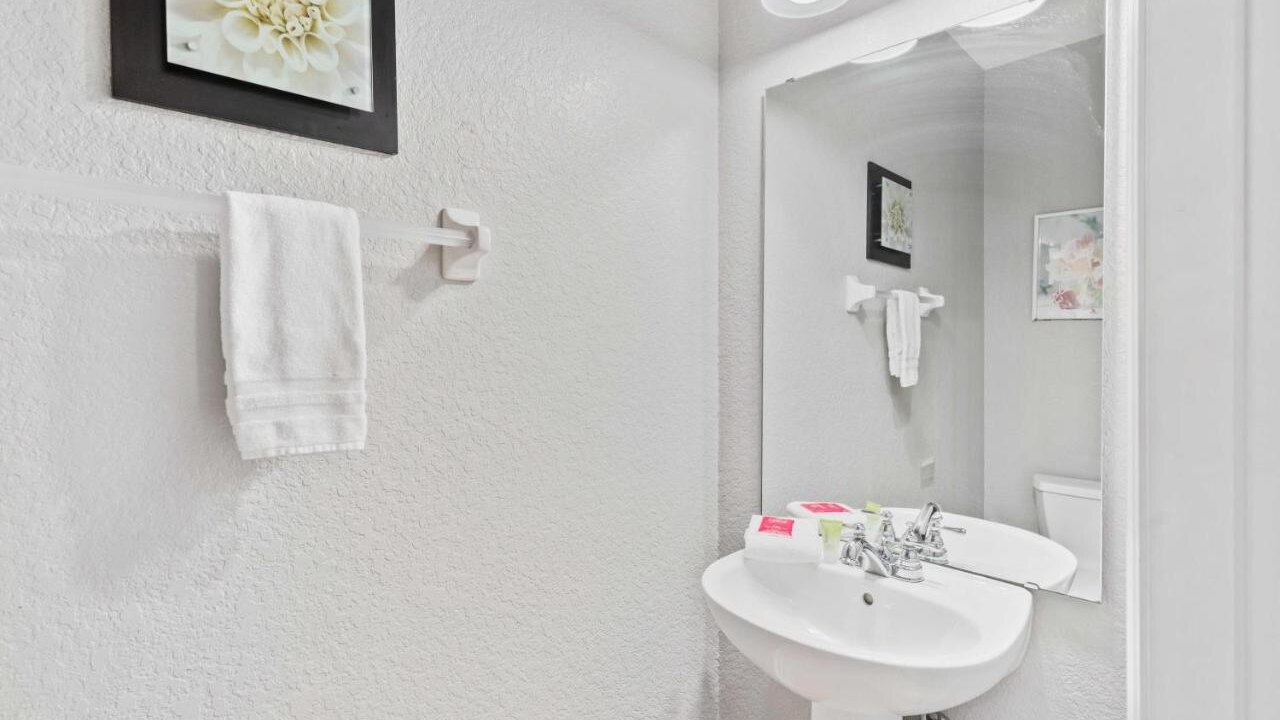 4845-144 Modern Multi-Story 3-BD Condo at VIstaCay - Image 19