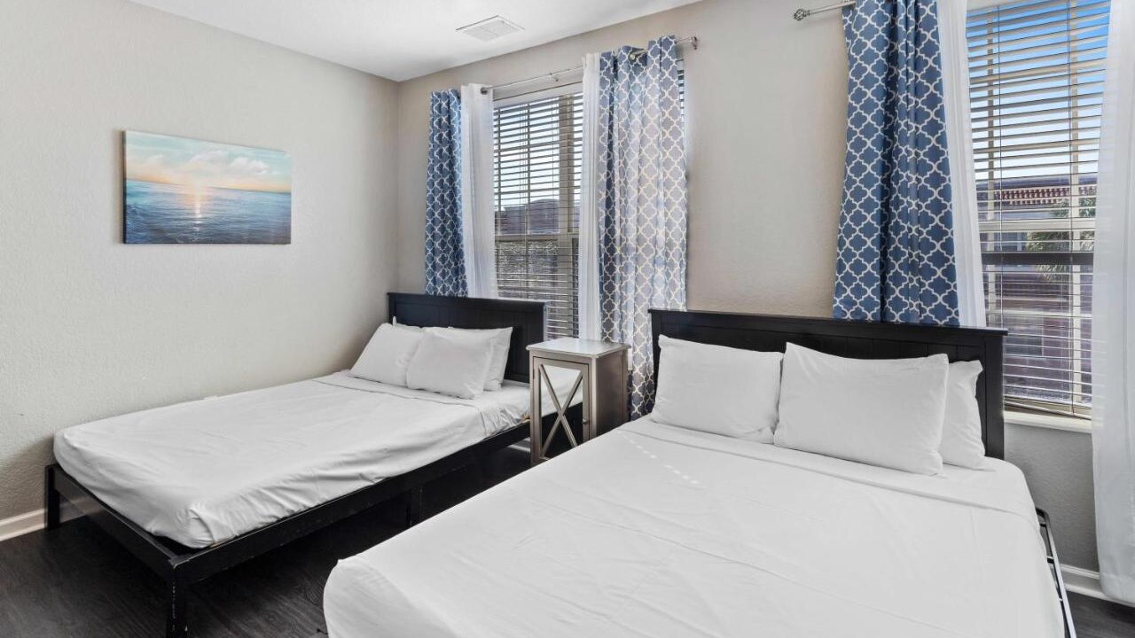 4845-144 Modern Multi-Story 3-BD Condo at VIstaCay - Image 24