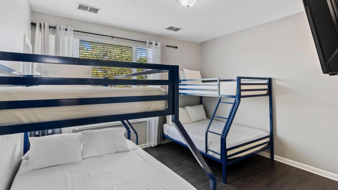 4845-144 Modern Multi-Story 3-BD Condo at VIstaCay - Image 26