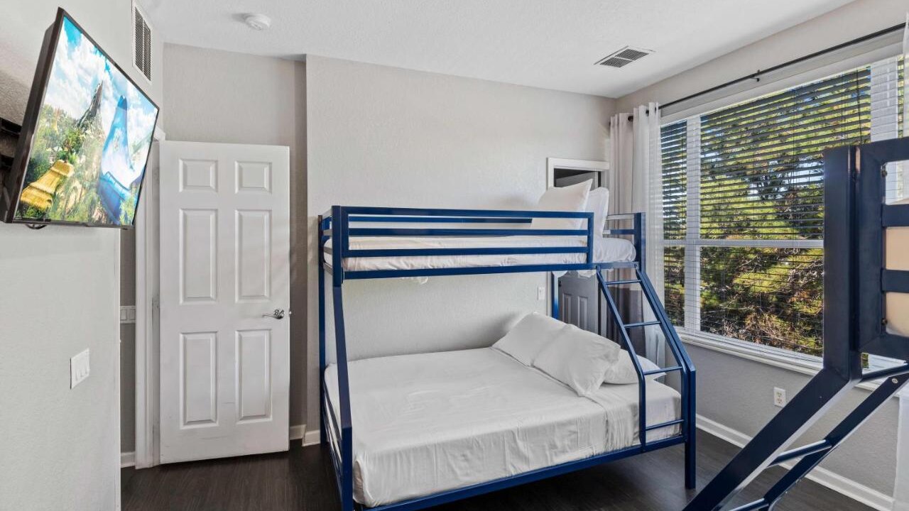 4845-144 Modern Multi-Story 3-BD Condo at VIstaCay - Image 29