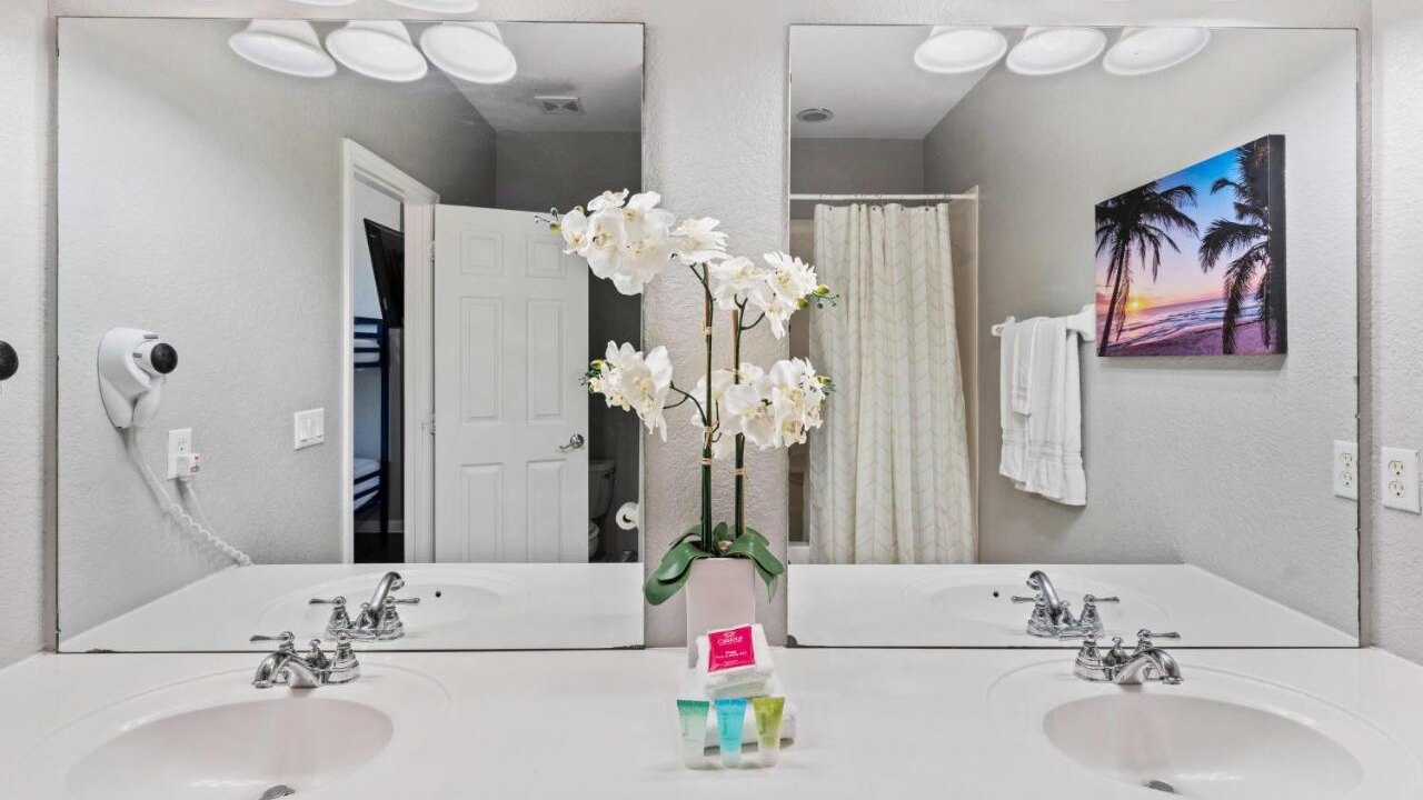 4845-144 Modern Multi-Story 3-BD Condo at VIstaCay - Image 30