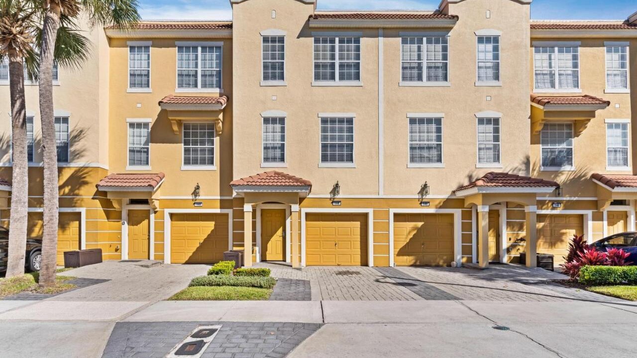 4845-144 Modern Multi-Story 3-BD Condo at VIstaCay - Image 33