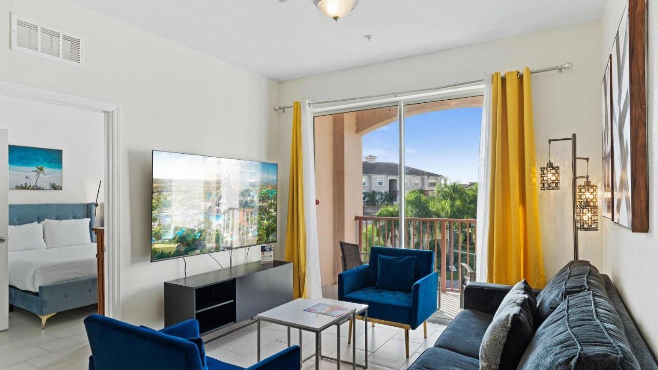 4862-303 Fresh & Modern 3-BD Condo at Vista Cay - Image 2