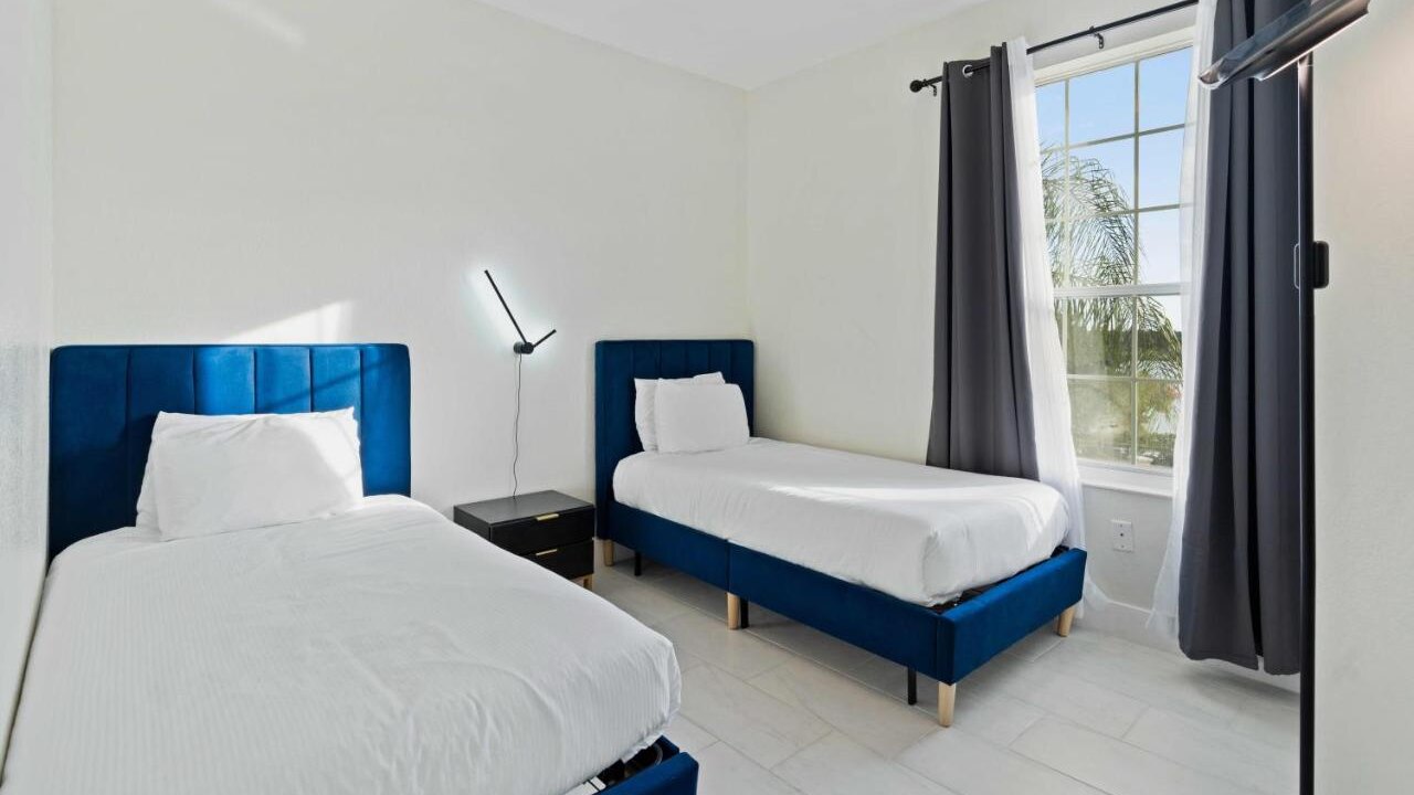 4862-303 Fresh & Modern 3-BD Condo at Vista Cay - Image 19