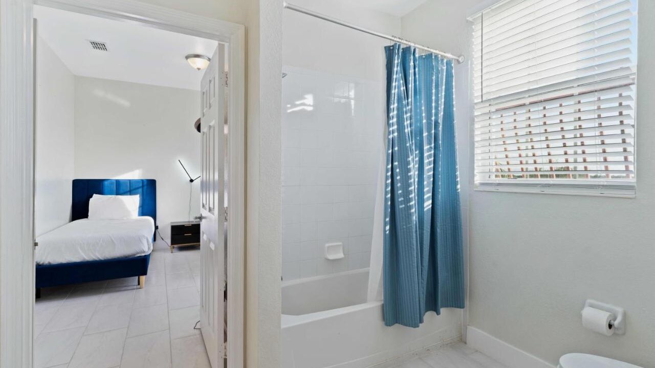 4862-303 Fresh & Modern 3-BD Condo at Vista Cay - Image 21