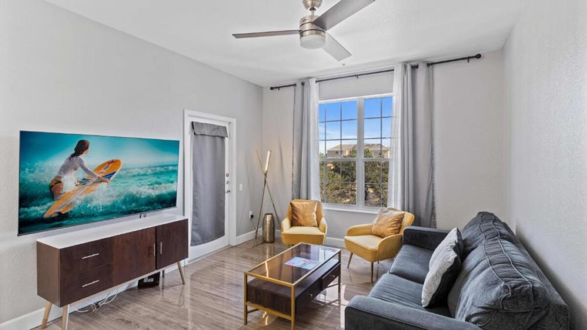 4862 Modern & Spacious 3BR/2BA Condo #304 - Image 1