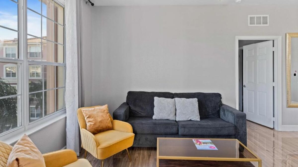 4862 Modern & Spacious 3BR/2BA Condo #304 - Image 2