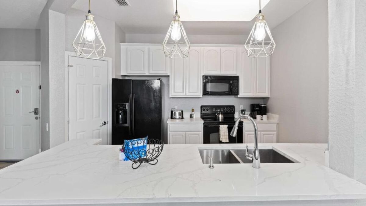 4862 Modern & Spacious 3BR/2BA Condo #304 - Image 8