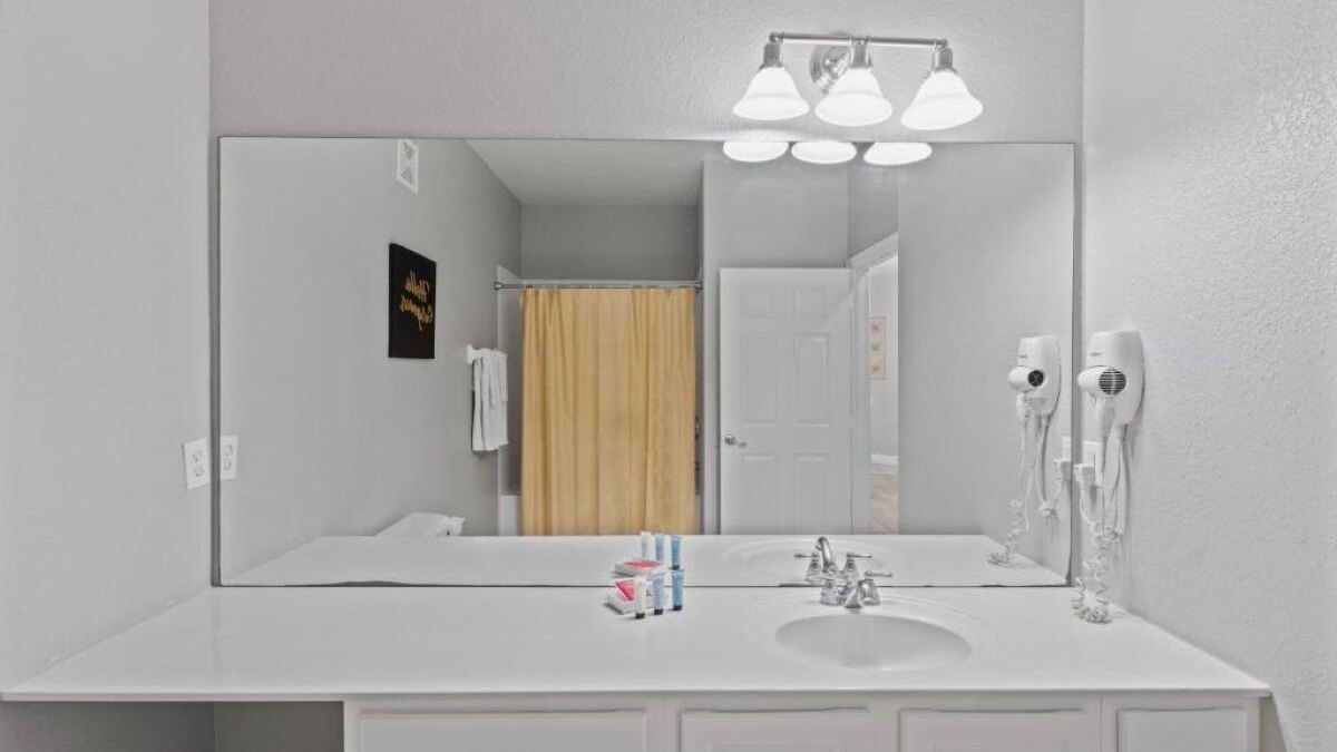 4862 Modern & Spacious 3BR/2BA Condo #304 - Image 18
