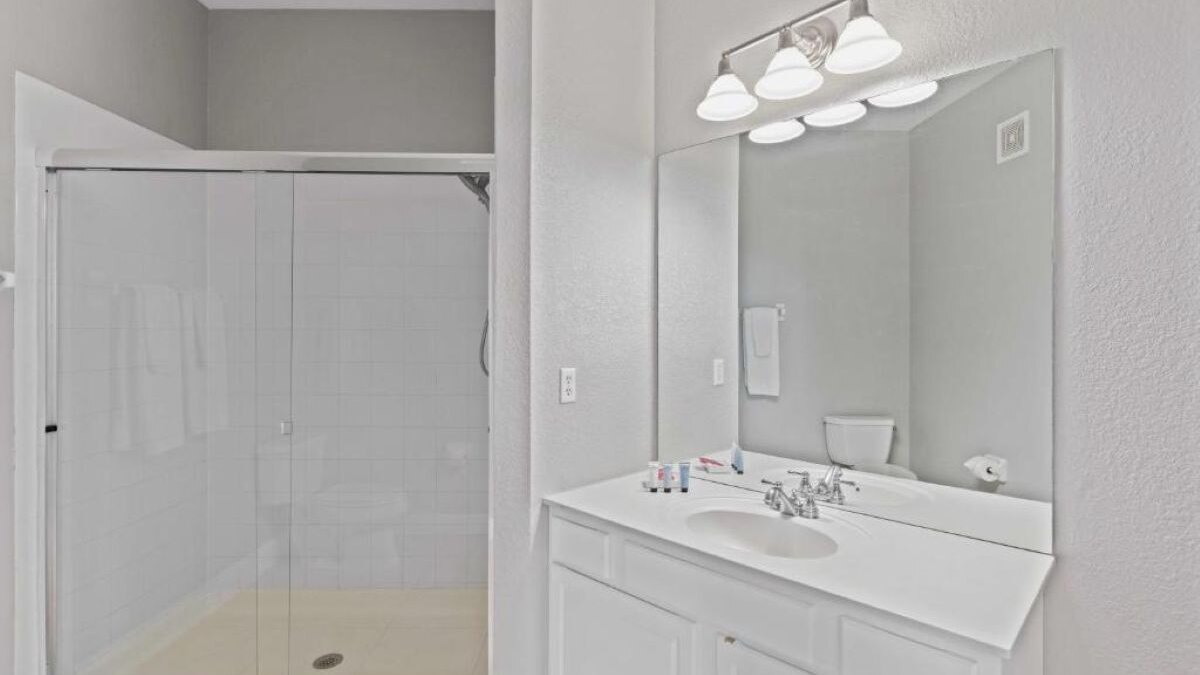 4862 Modern & Spacious 3BR/2BA Condo #304 - Image 20