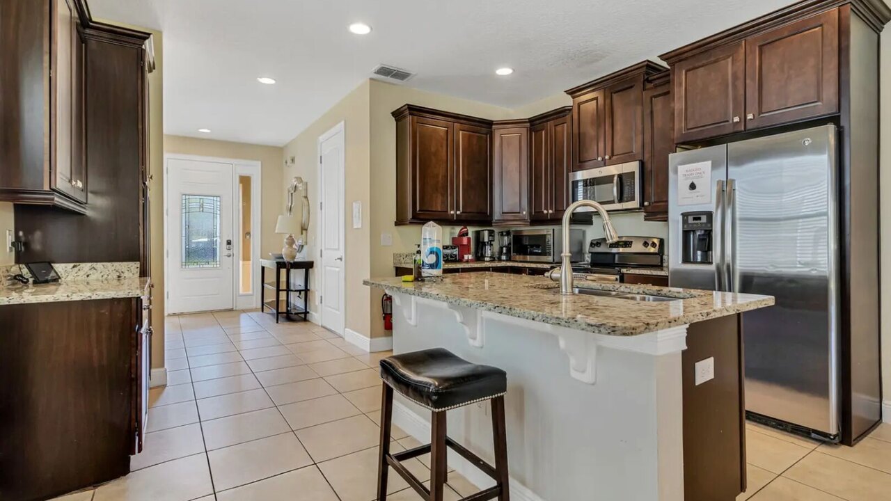 491 Villa 8BD Private Pool/Spa Game&Movie room - Image 7