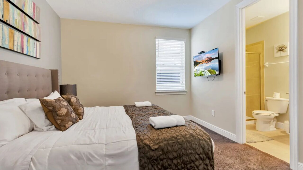 491 Villa 8BD Private Pool/Spa Game&Movie room - Image 10