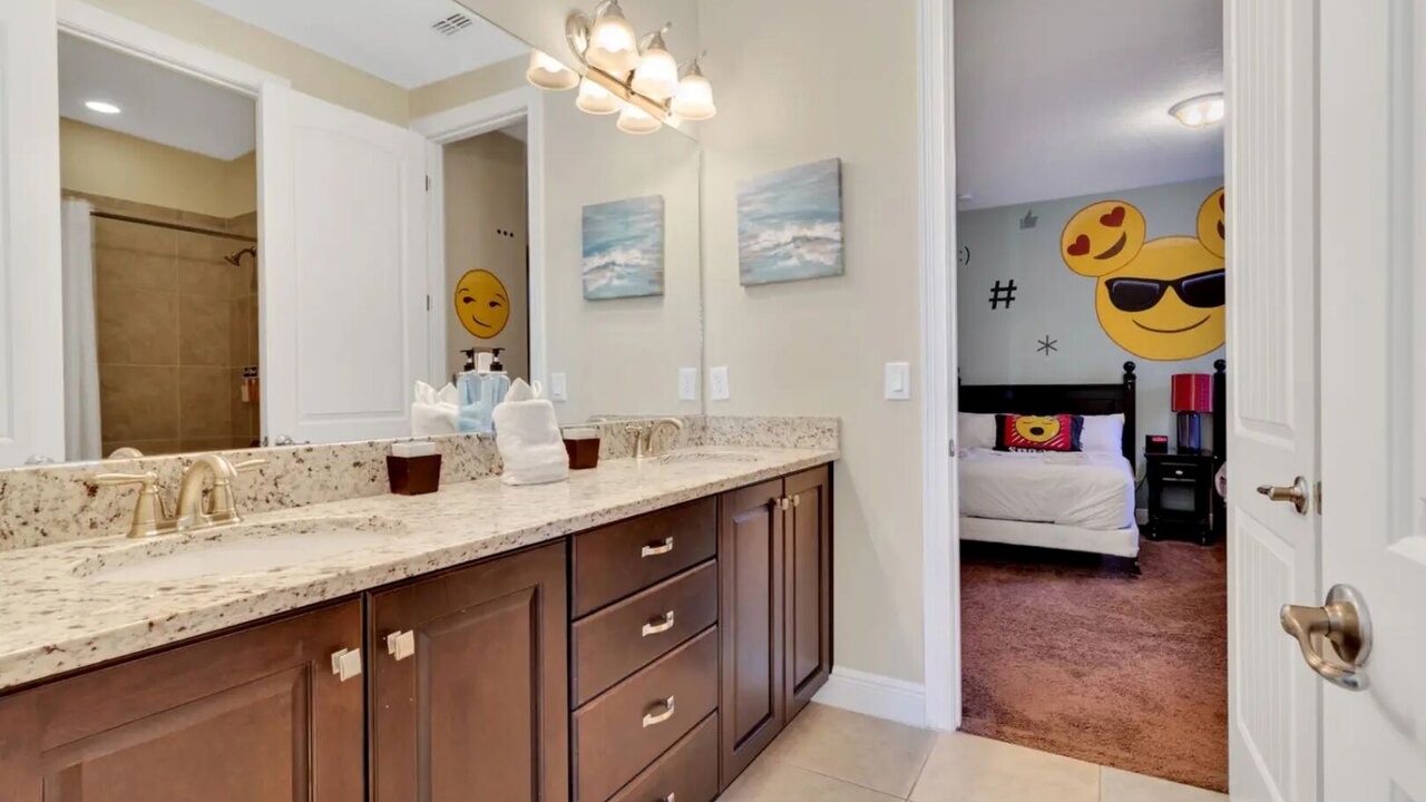 491 Villa 8BD Private Pool/Spa Game&Movie room - Image 28