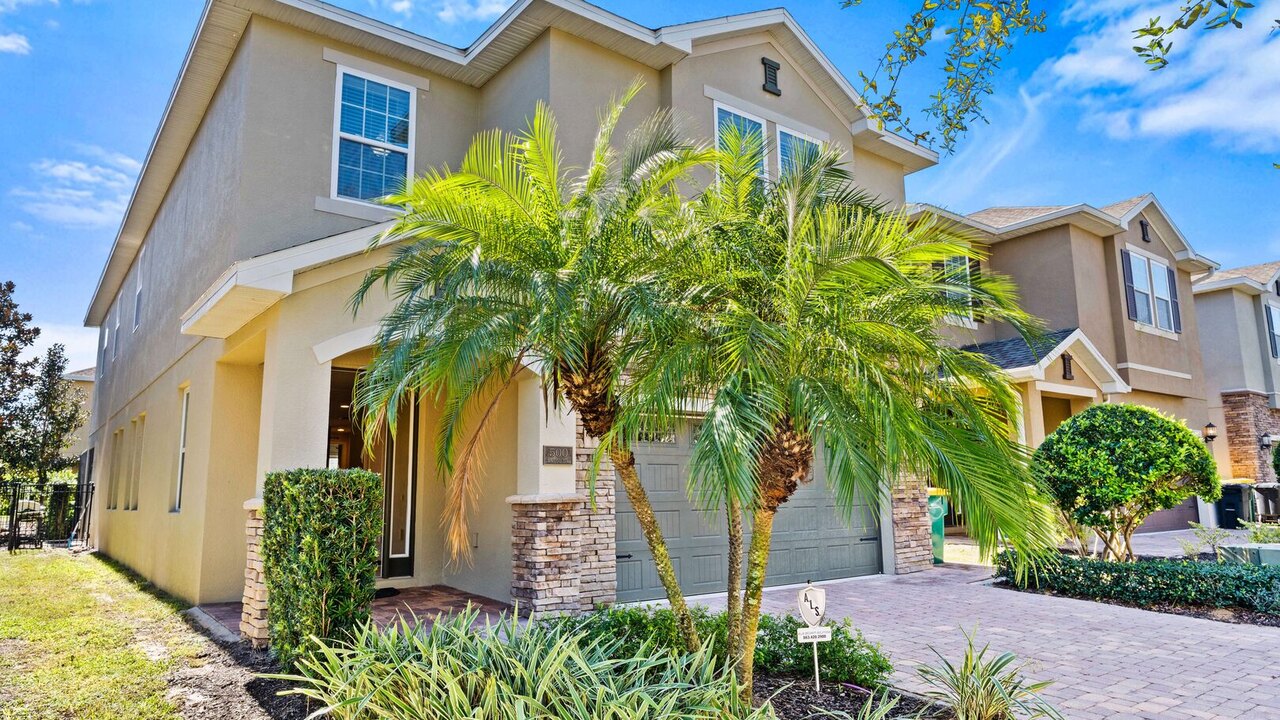 500 Luxurious 8BR Villa with Private Pool/Spa - Image 1