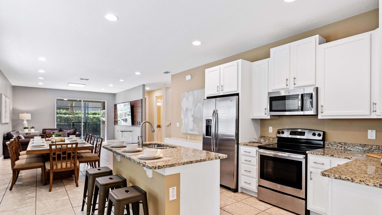 500 Luxurious 8BR Villa with Private Pool/Spa - Image 10