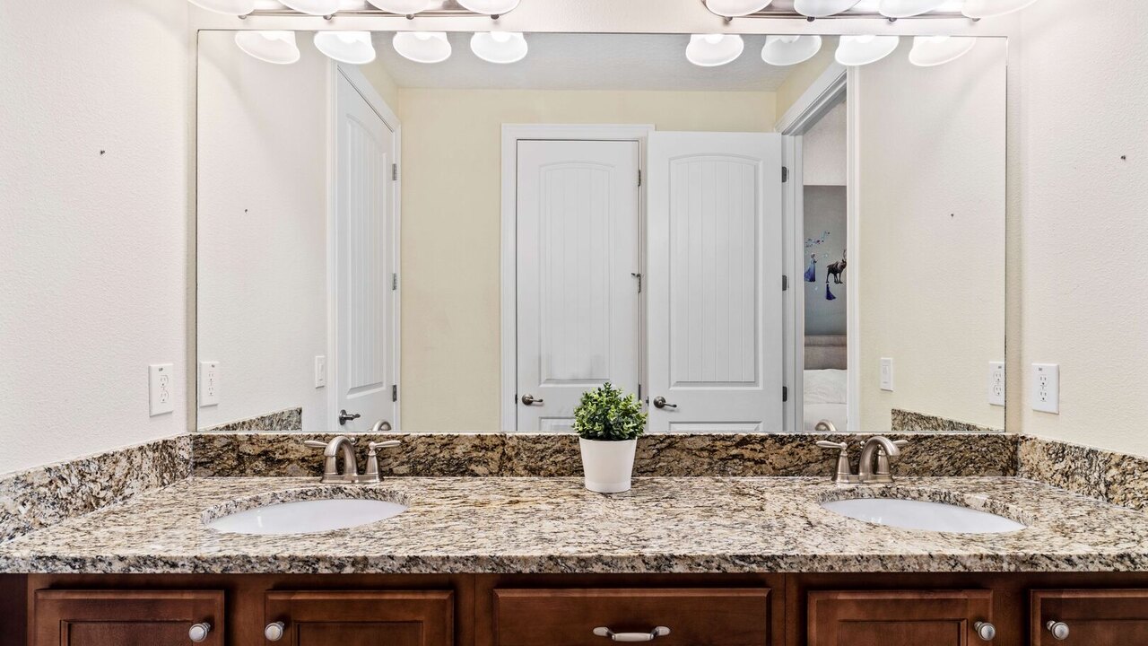 500 Luxurious 8BR Villa with Private Pool/Spa - Image 35