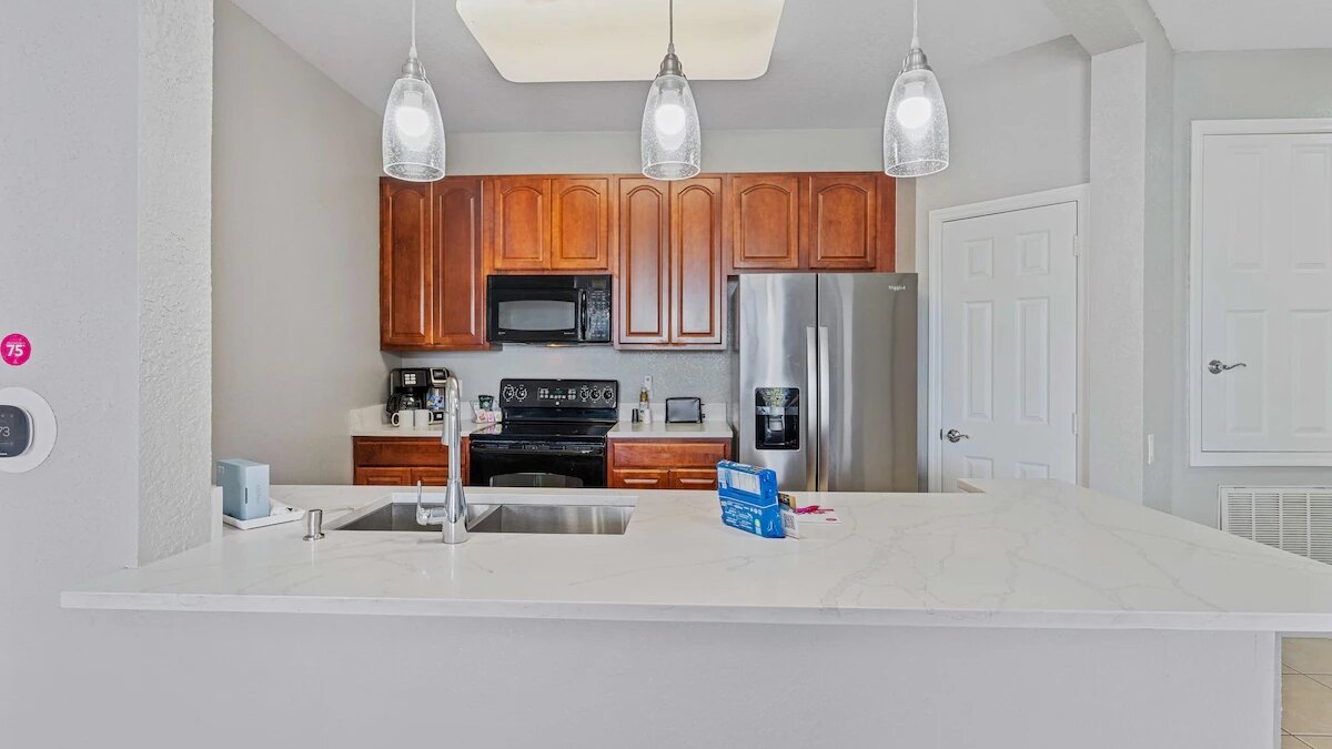 5000 Fresh, Stylish, and Comfortable Condo #301 - Image 10