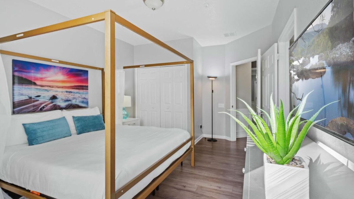 5015 Stunning 3BR/3.5BA Townhouse in Vista Cay #44 - Image 5