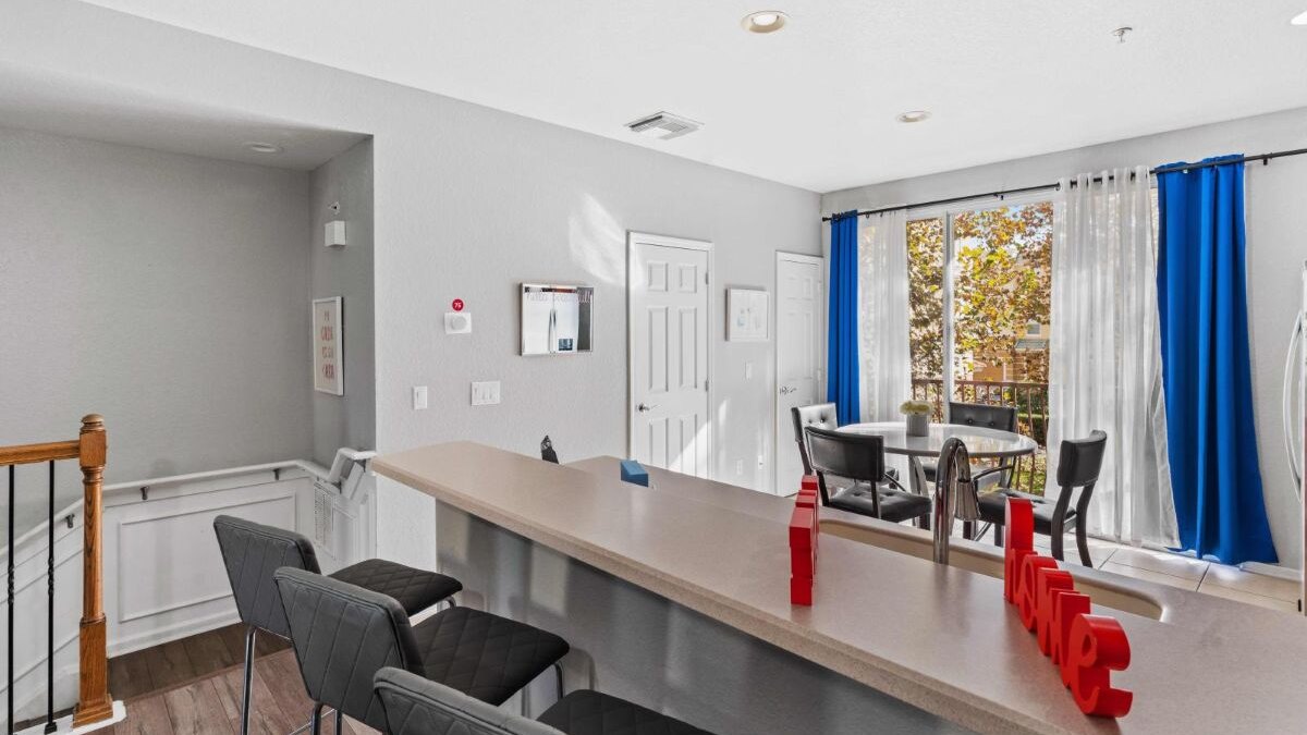 5015 Stunning 3BR/3.5BA Townhouse in Vista Cay #44 - Image 14