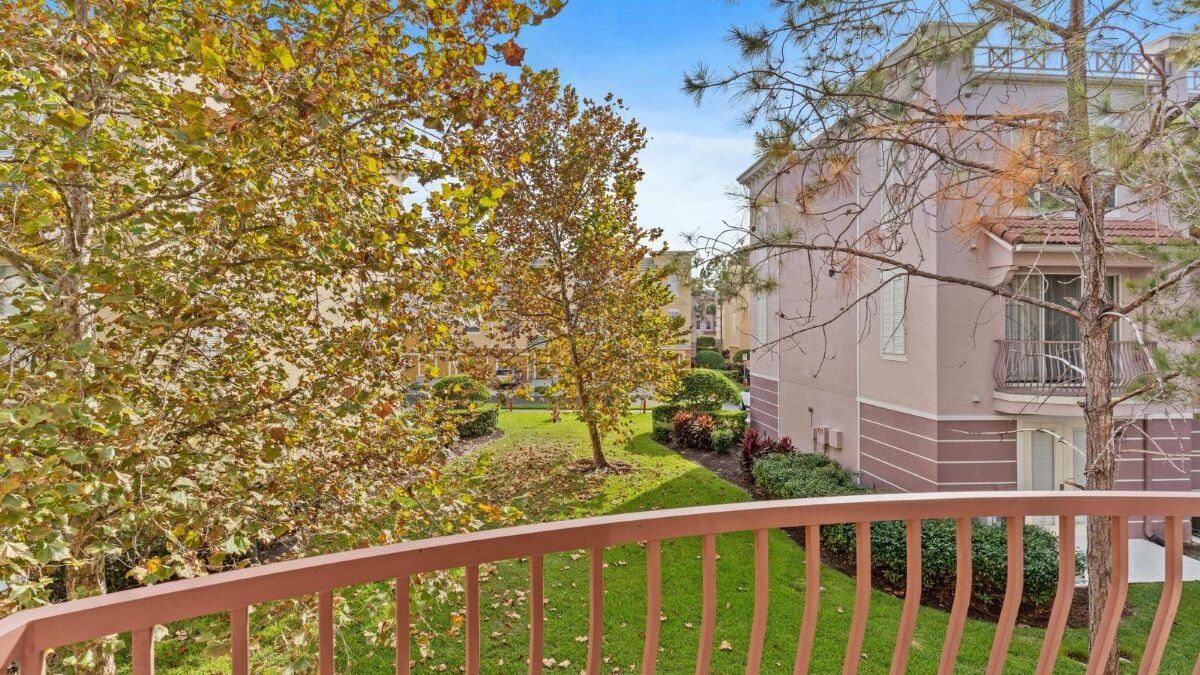 5015 Stunning 3BR/3.5BA Townhouse in Vista Cay #44 - Image 17