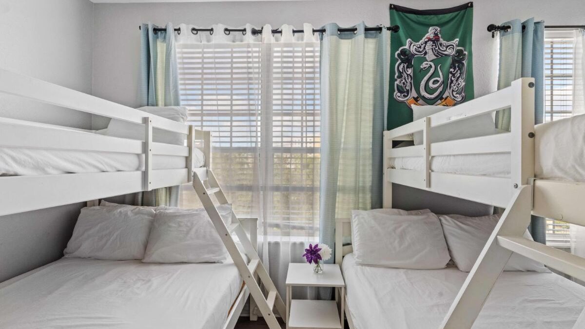 5015 Stunning 3BR/3.5BA Townhouse in Vista Cay #44 - Image 24