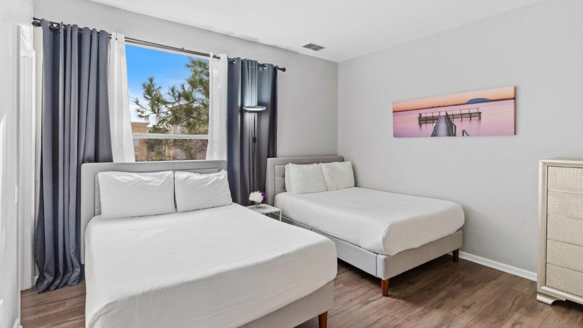 5015 Stunning 3BR/3.5BA Townhouse in Vista Cay #44 - Image 32