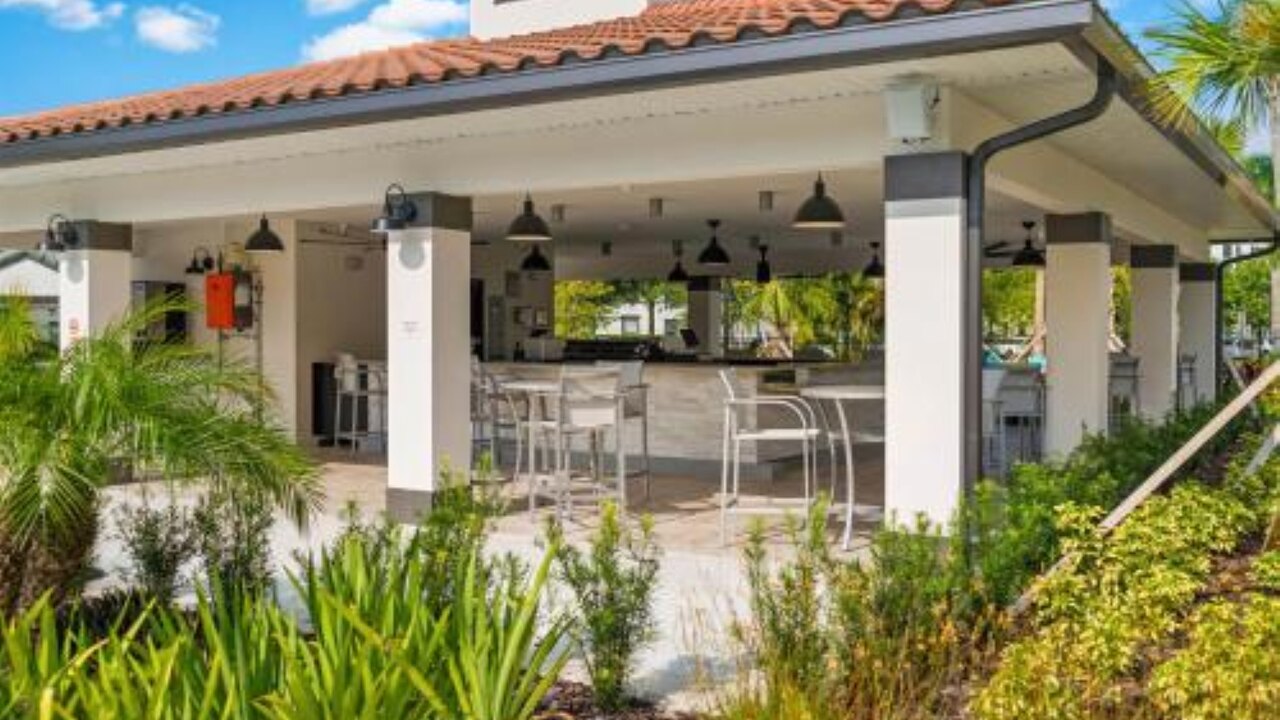 5015 Stunning 3BR/3.5BA Townhouse in Vista Cay #44 - Image 50