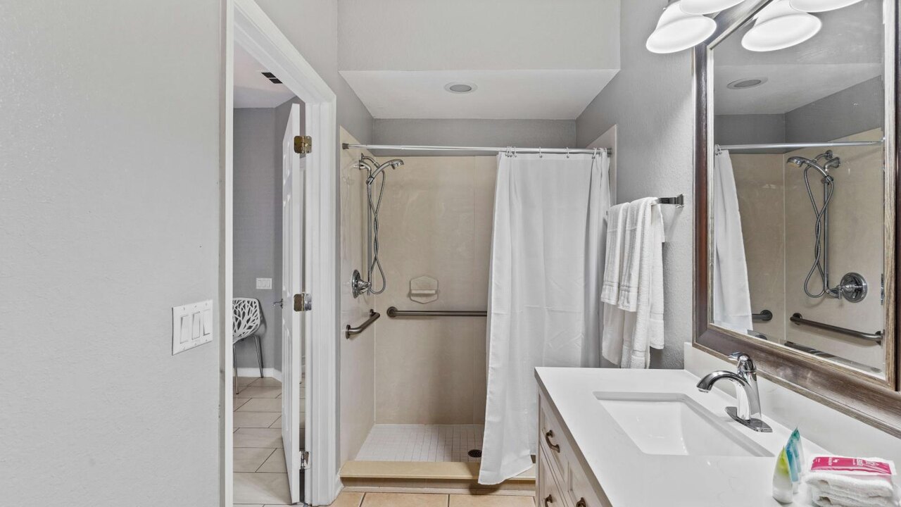 5026-11 Cozy Multi-Story 3-BD Condo at Vista Cay - Image 22