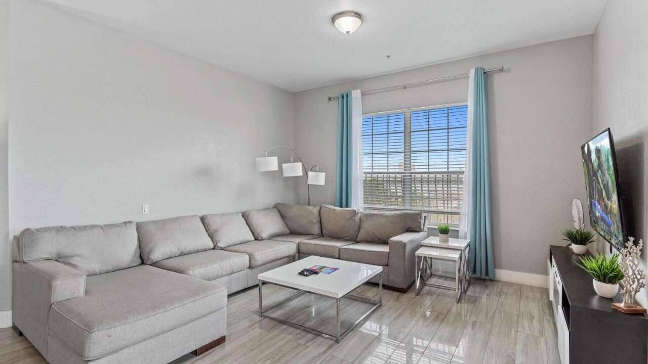 5048 Light and Airy Resort 4BD Apartment #407 - Image 2