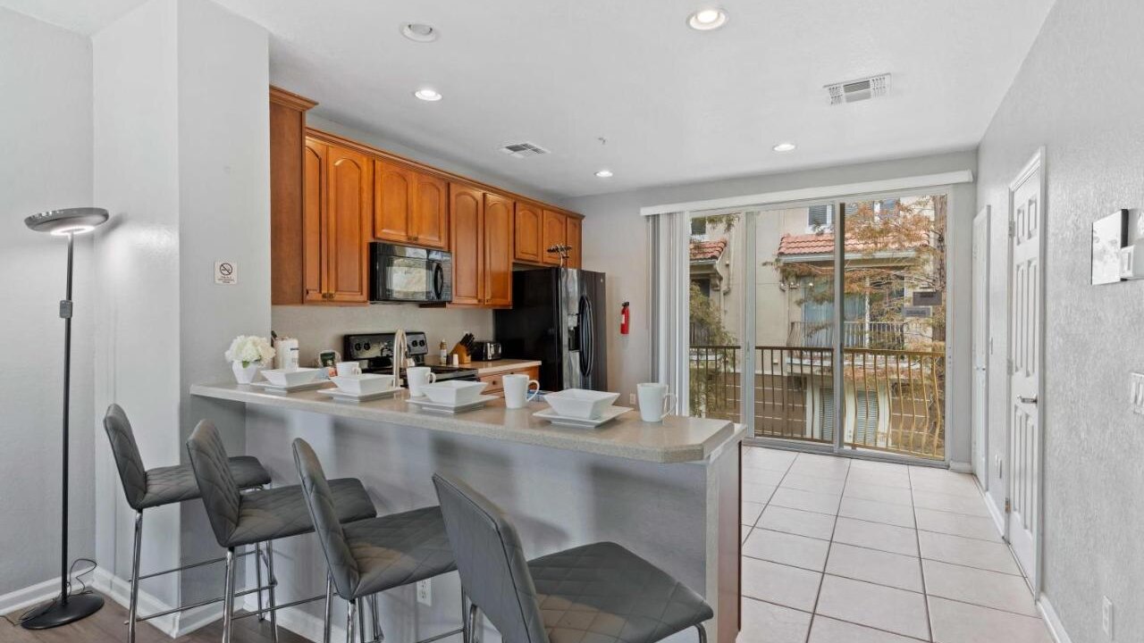 5063 Cozy & Spacious 3BR/3BA Retreat-Vista Cay #66 - Image 4