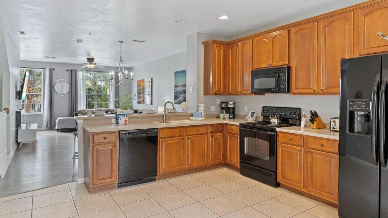 5063 Cozy & Spacious 3BR/3BA Retreat-Vista Cay #66 - Image 17