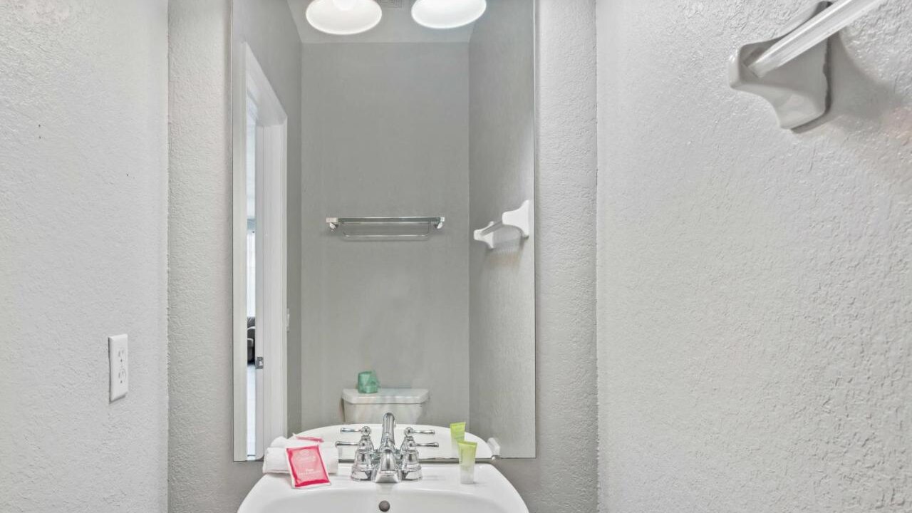 5063 Cozy & Spacious 3BR/3BA Retreat-Vista Cay #66 - Image 31