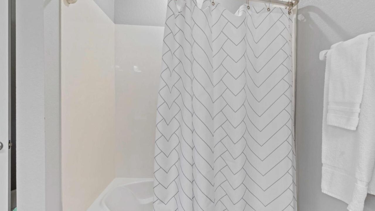 5063 Cozy & Spacious 3BR/3BA Retreat-Vista Cay #66 - Image 36