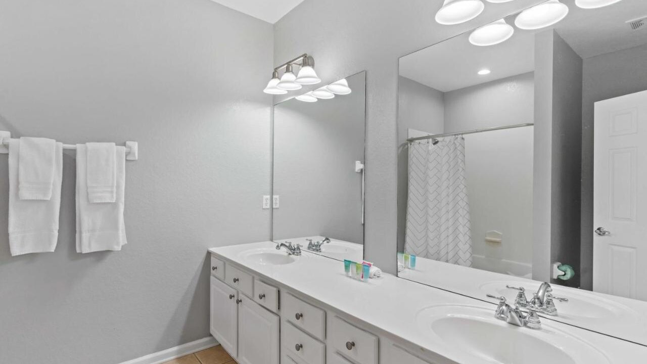 5063 Cozy & Spacious 3BR/3BA Retreat-Vista Cay #66 - Image 35