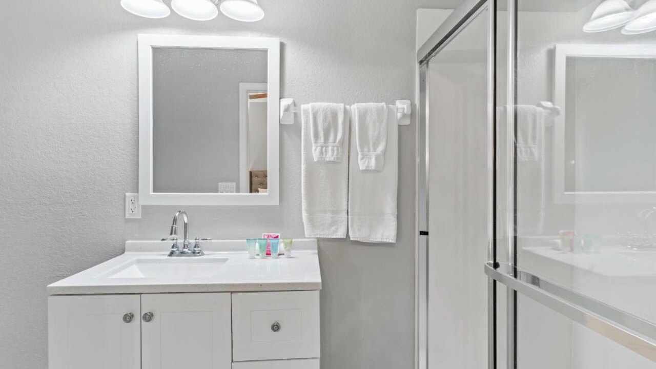 5063 Cozy & Spacious 3BR/3BA Retreat-Vista Cay #66 - Image 34