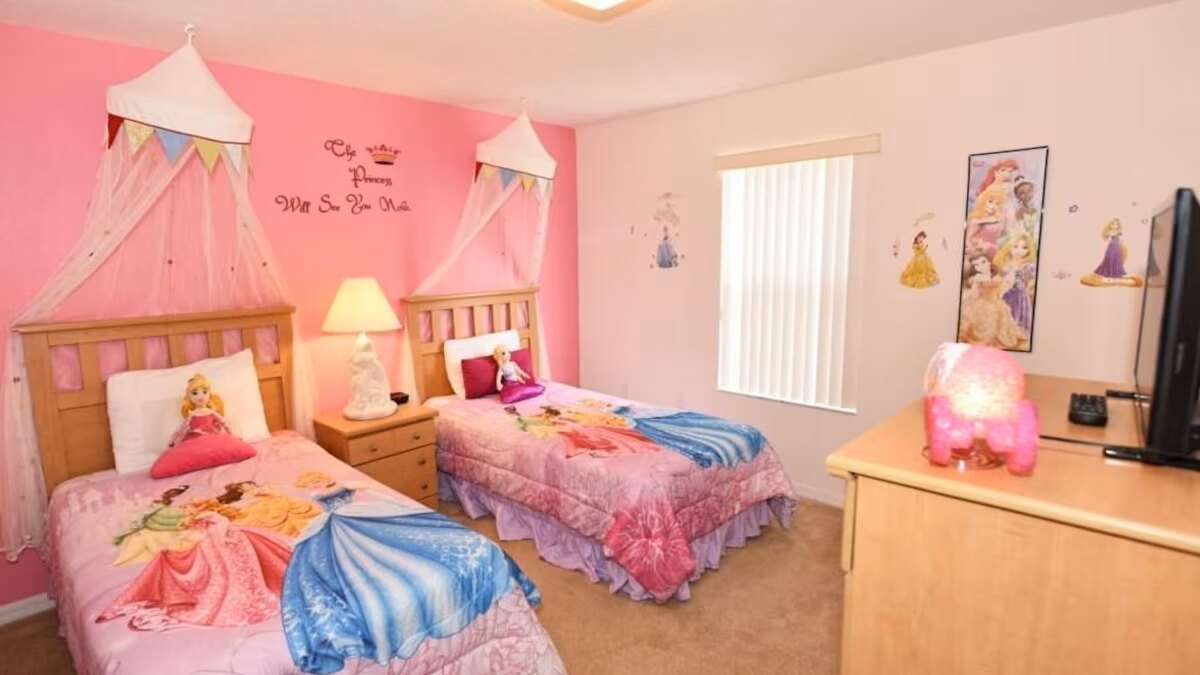 509 Relax & Play at This 6BR Pool Home - Image 7