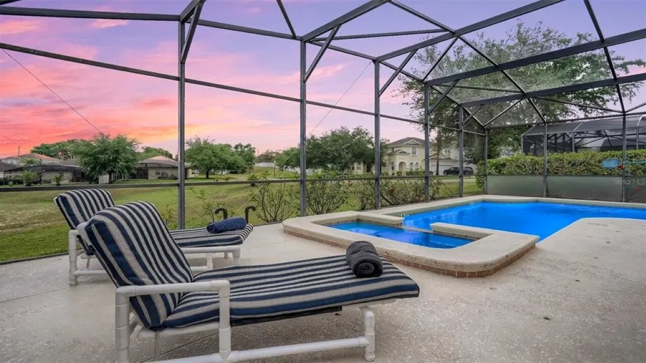 509 Relax & Play at This 6BR Pool Home - Image 10