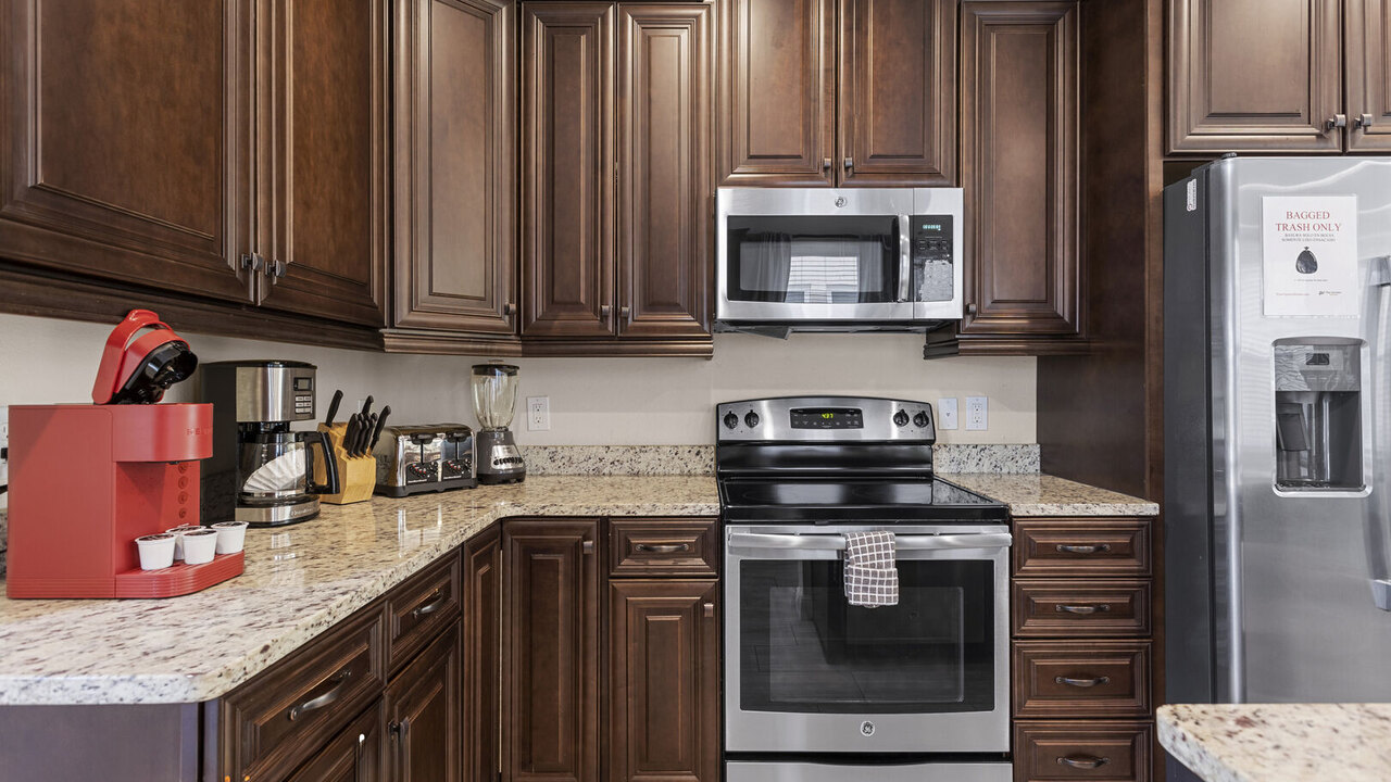 520 - 8BD Home Pool/Spa - Movie & Game room - Image 8