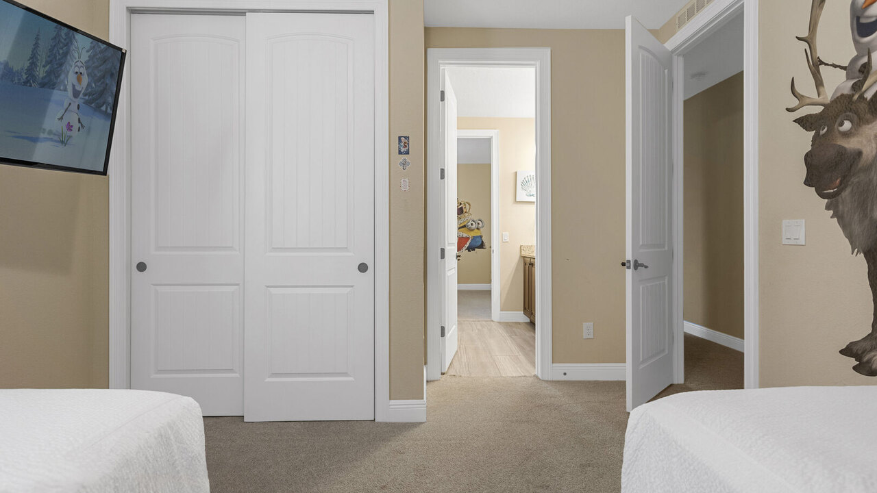 520 - 8BD Home Pool/Spa - Movie & Game room - Image 16