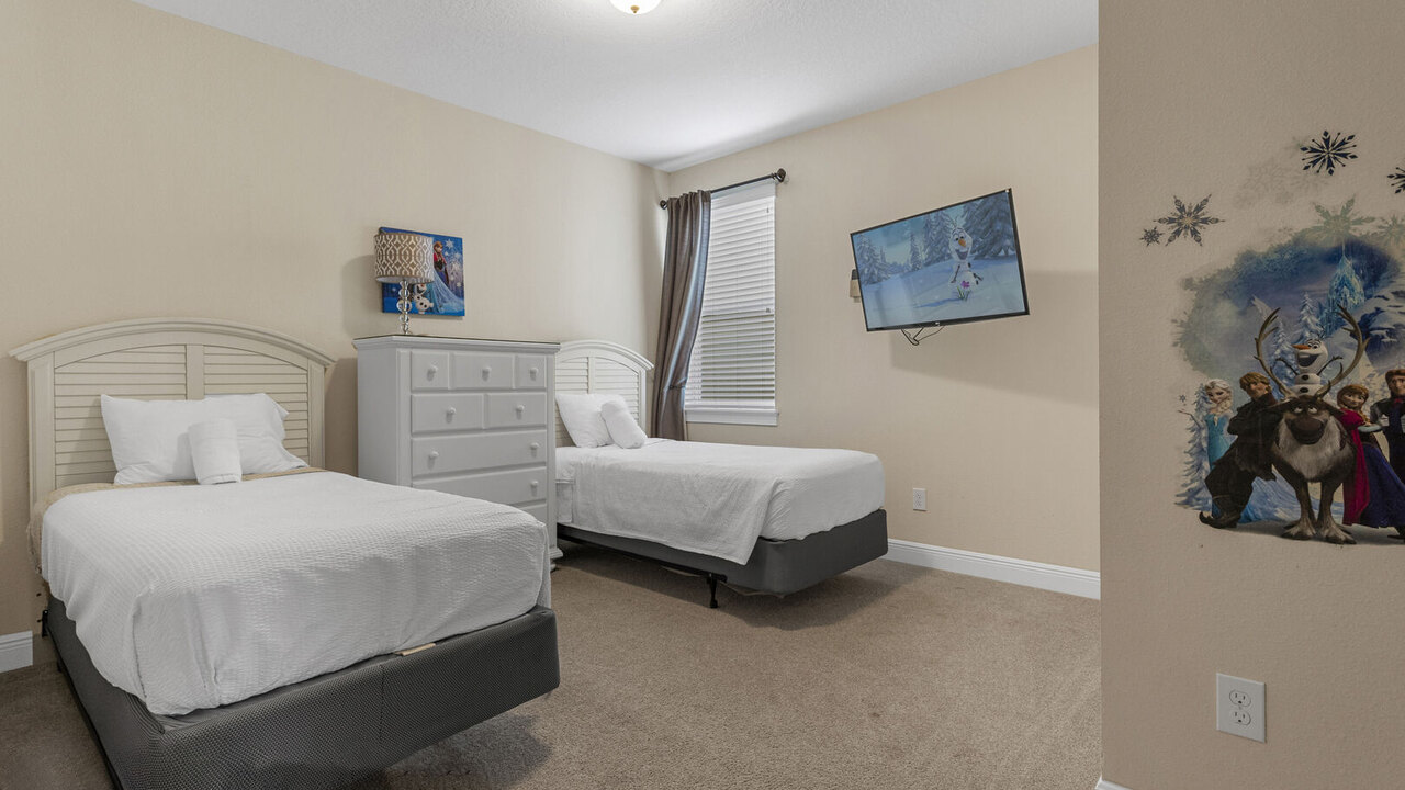 520 - 8BD Home Pool/Spa - Movie & Game room - Image 15