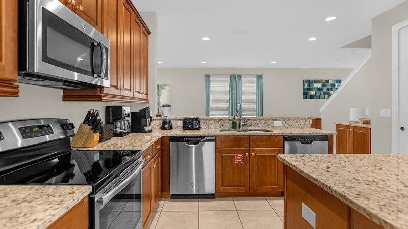 541-551-561-Multiple Family Homes - 23 Rooms / Pools&Spas - Image 13