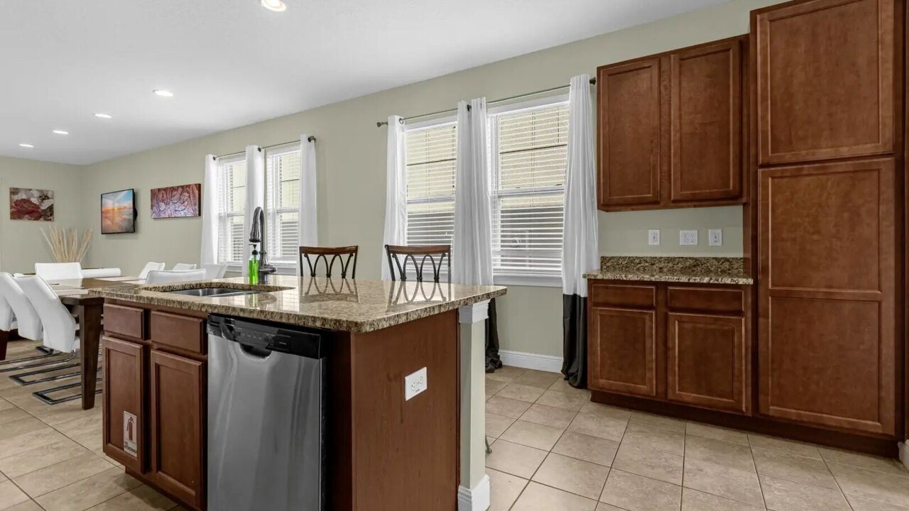 551-561--Multiple Family Homes 16 Rooms - Pool&Spa - Image 8