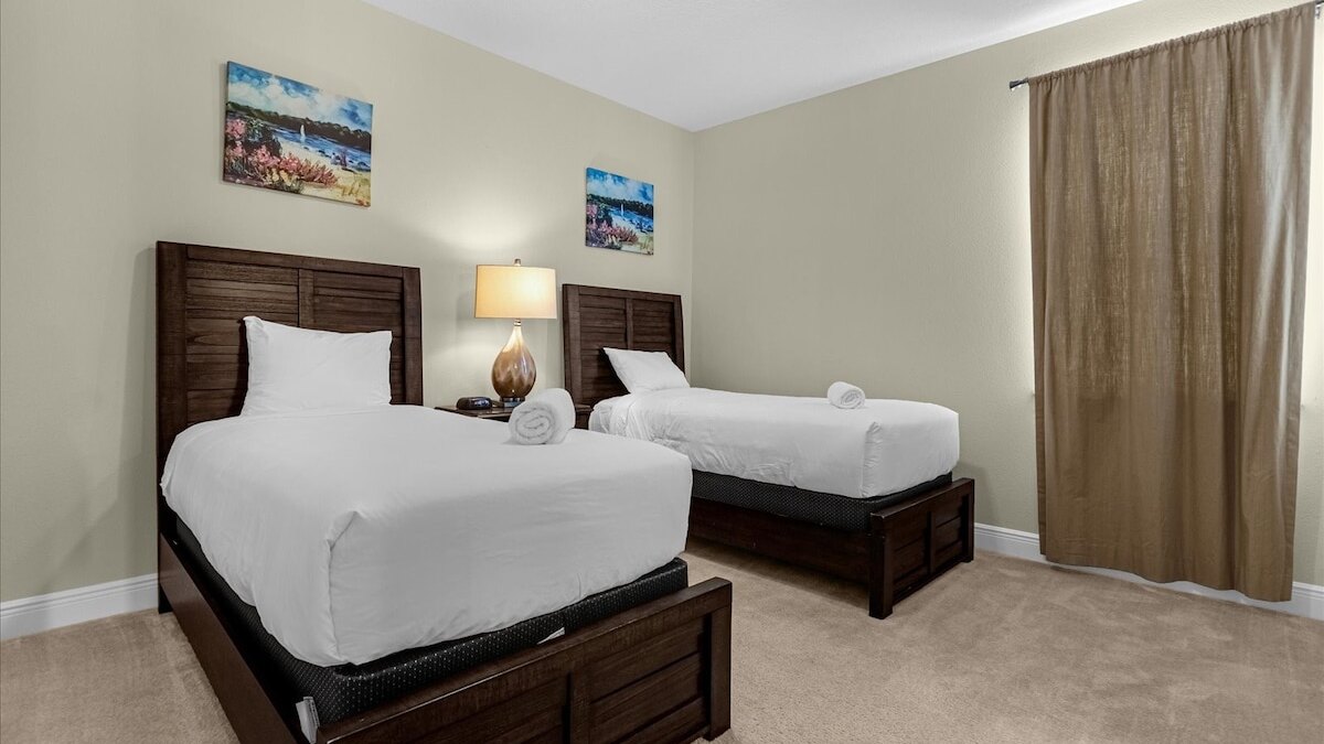 551-561--Multiple Family Homes 16 Rooms - Pool&Spa - Image 12