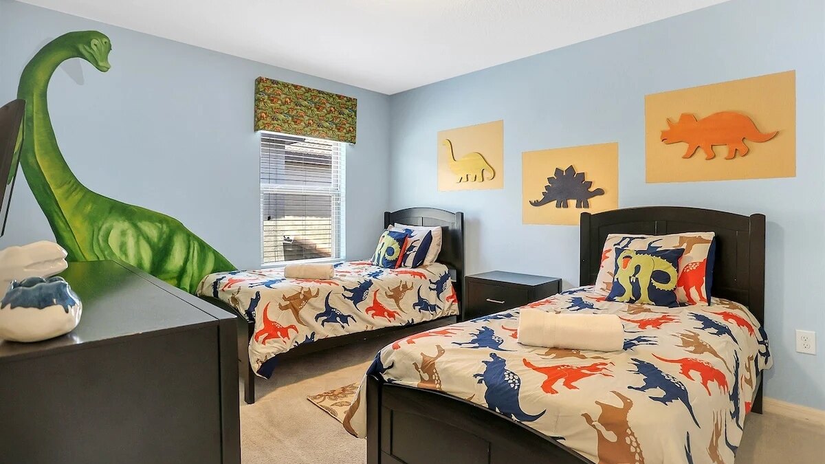 5548 (7) Private Room w/ 2 Twin Beds in Solterra - Image 2