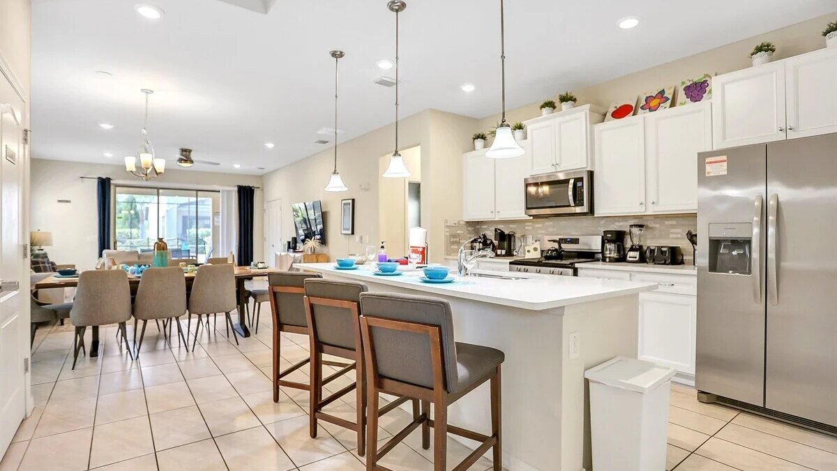 5548 (7) Private Room w/ 2 Twin Beds in Solterra - Image 7