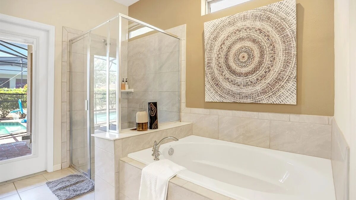 5548 (1) King Suite Pool side, Solterra Resort - Image 4